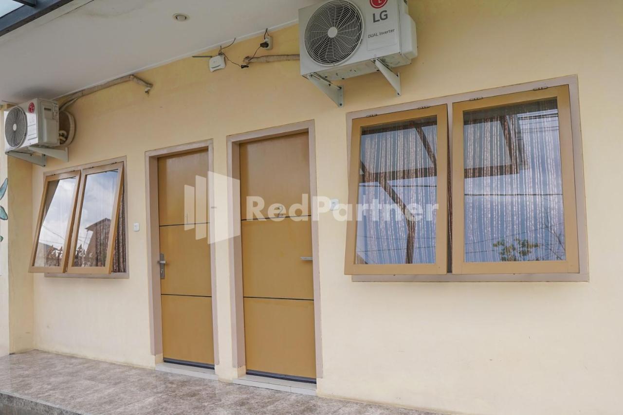 Adisa Homestay Near Saiful Anwar Malang Eksteriør billede