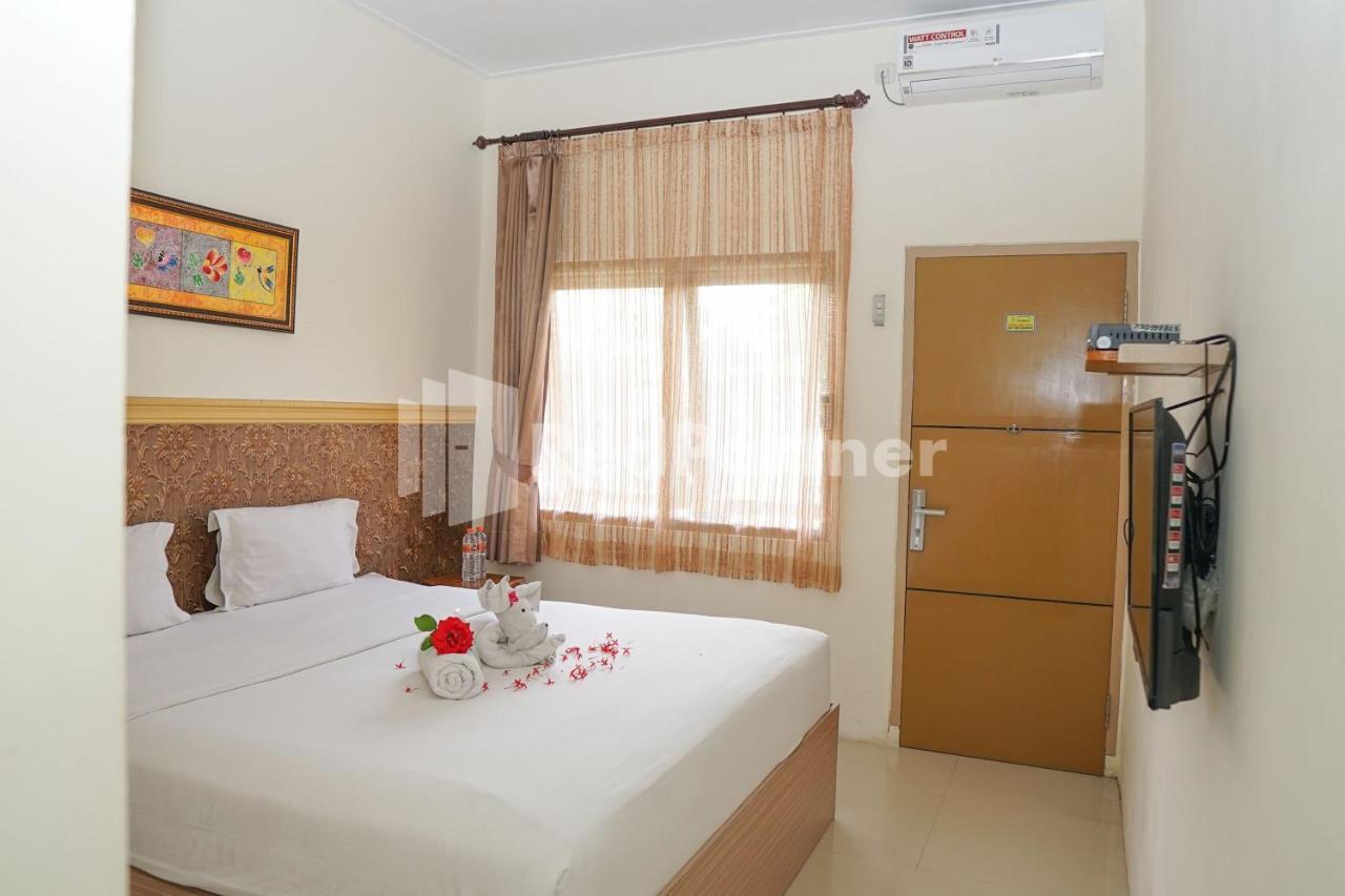 Adisa Homestay Near Saiful Anwar Malang Eksteriør billede