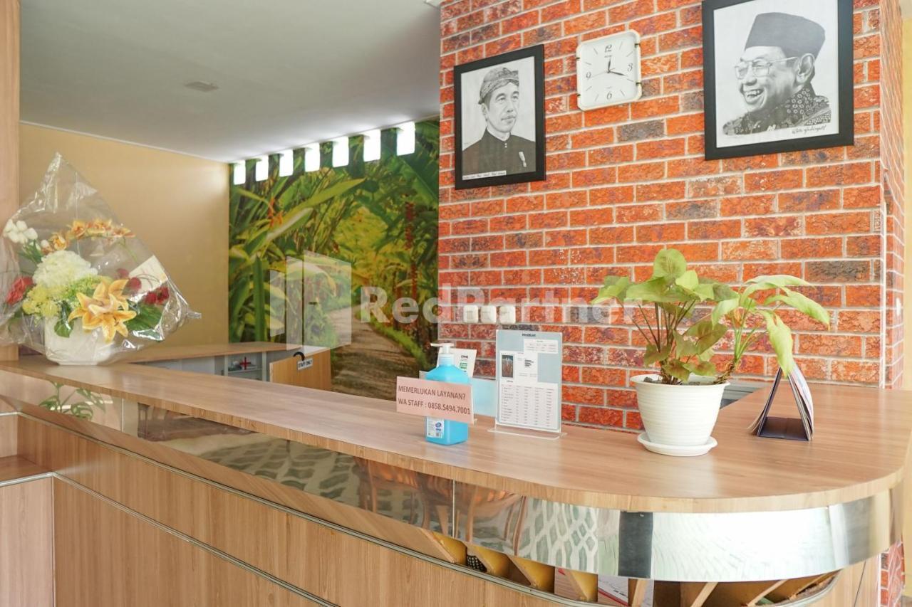Adisa Homestay Near Saiful Anwar Malang Eksteriør billede